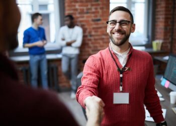 8 Reasons To Leave Your Job… And One Reason Against!