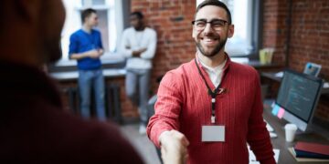 8 Reasons To Leave Your Job… And One Reason Against!