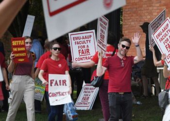 US producer inflation muted; labor market still tight