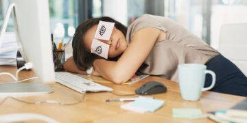 Stay Awake! 5 Ways To Beat Drowsiness At Work