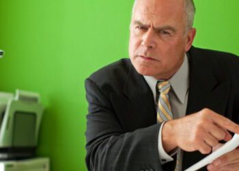 Have A Difficult Boss? 10 Ways To Navigate The Situation