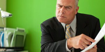 Have A Difficult Boss? 10 Ways To Navigate The Situation