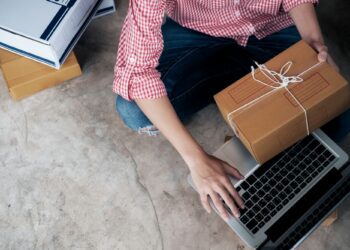 Discover the Fundamentals: Is Dropshipping Worth Your Time and Effort?