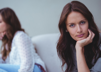 5 Ways to Deal with the Signs That Someone Isn’t a Fan of You