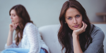 5 Ways to Deal with the Signs That Someone Isn’t a Fan of You