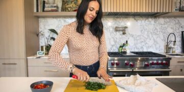 Discover Alex Snodgrass’s Secrets: Overcoming Negativity, Building Her Brand, and Cooking with Passion!