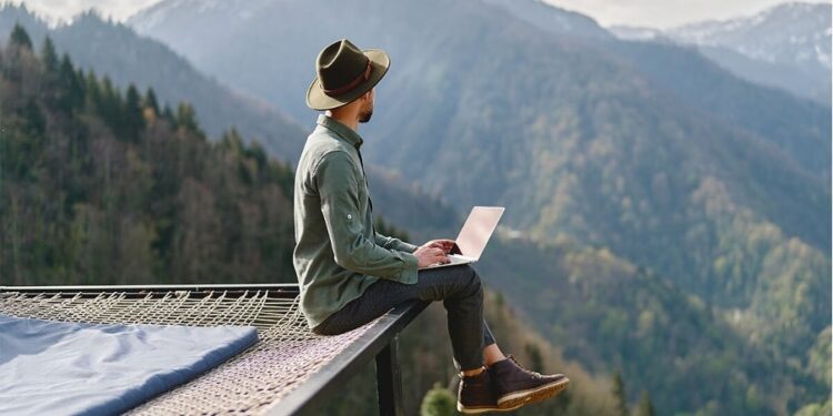 Master the Digital Nomad Lifestyle: 6 Essential Tips for Responsible Remote Living