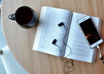 Unleash Your Knowledge: 5 Must-Listen Tech Podcasts and Must-Read Books for 2024