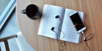 Unleash Your Knowledge: 5 Must-Listen Tech Podcasts and Must-Read Books for 2024