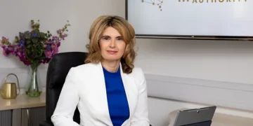 Discover How Influential Leader Deborah Collier is Transforming Digital Business Success