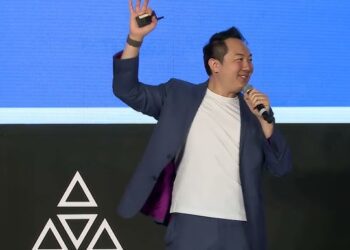 Discover Why Entrepreneur John Lee is Using AI to Clone Himself!
