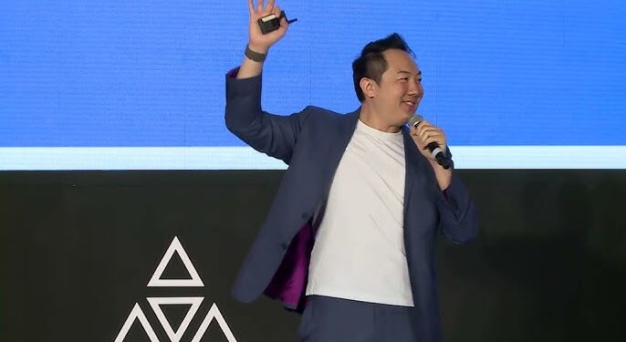 Discover Why Entrepreneur John Lee is Using AI to Clone Himself!