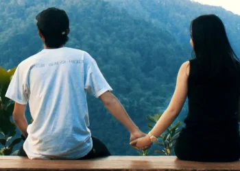 Unlock Deeper Connections: Daily Tips for Enhancing Self-Awareness in Your Romantic Relationships