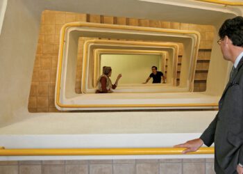 Unlock Your Path to the C-Suite: 8 Essential Steps to Climb the Corporate Ladder