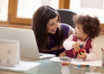 Master Your Hustle: Essential Tips for Single Mom Solopreneurs to Accomplish It All!