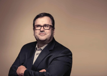 Reid Hoffman Predicts the End of 9-5 Jobs: Discover 4 Key Changes Experts Expect in the Future
