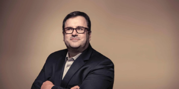 Reid Hoffman Predicts the End of 9-5 Jobs: Discover 4 Key Changes Experts Expect in the Future