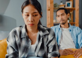 Spot the Signs: 13 Red Flags That Indicate a Toxic Relationship