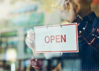 Thinking of Starting a Franchise? Essential Factors to Consider