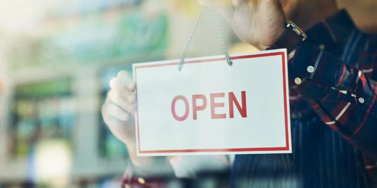 Thinking of Starting a Franchise? Essential Factors to Consider