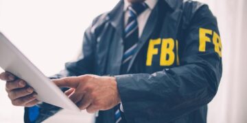 Master the Art of Reading People Like an FBI Agent