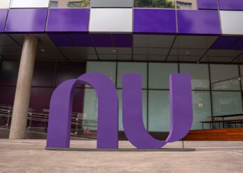 Why Nu Holdings is Turning Heads: Buffett and Wood Can’t Get Enough
