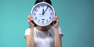 Navigating the Balance: Hustle Culture vs. Quiet Quitting