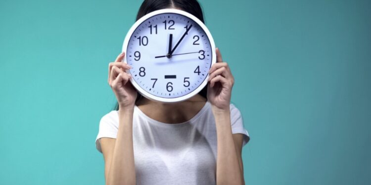 Navigating the Balance: Hustle Culture vs. Quiet Quitting