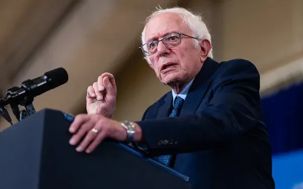 Bernie Sanders Warns Democrats