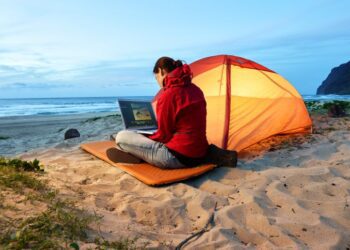 How to Successfully Move While Working Remotely